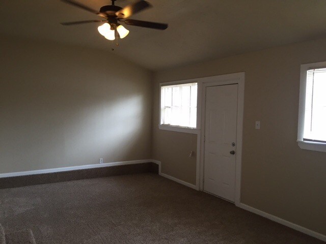 Building Photo - Huge Updated 4 Bedroom/2 Bath/2 Living Room House close to TTU - Available AUGUST