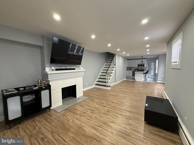 Building Photo - 129 Clearfield Ave