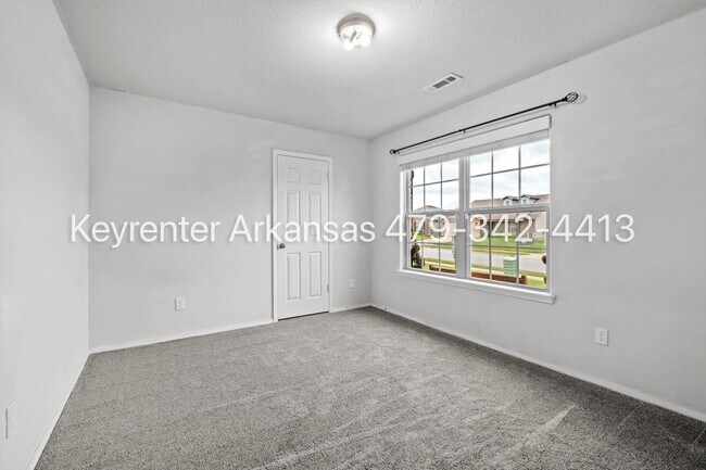 Building Photo - 1600 Edinburgh Dr