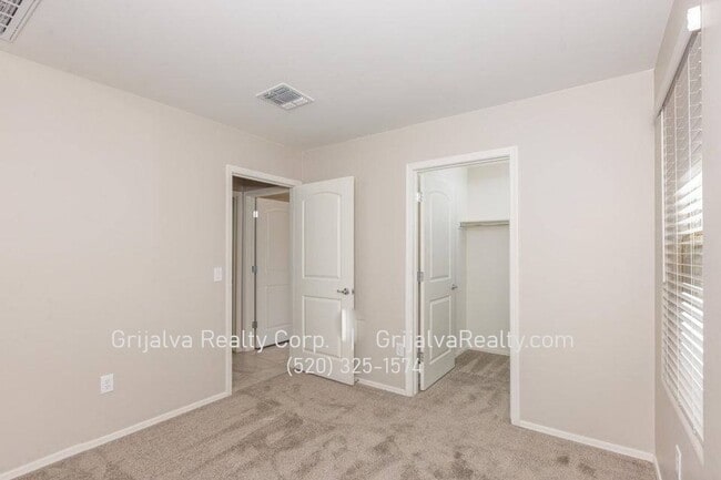Building Photo - 8749 E Pebble Stone Ln