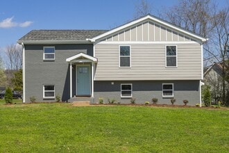Building Photo - Available June. Large house, fenced back yard, renovated, fenced back, pets ok, great for house s...