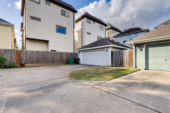 Building Photo - 1504 W 23rd St