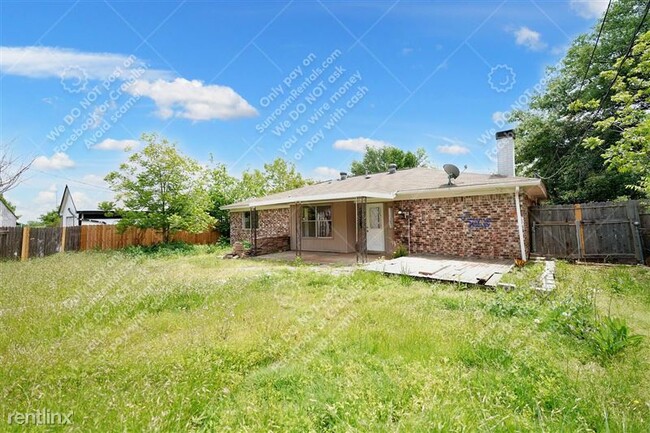 Building Photo - 704 Lynne Ln