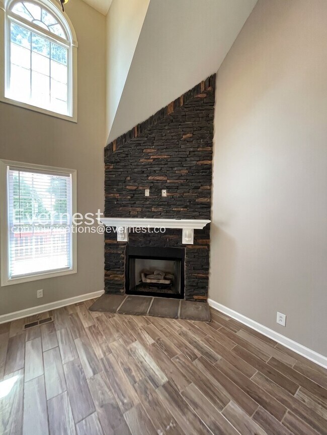 Building Photo - Limited Time Special Offer / 3 Bed, 2 Bath Home with Garage / Pet-Friendly / Vouchers Accepted / ...