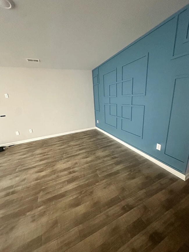 Building Photo - Room in House on Toronto Cir