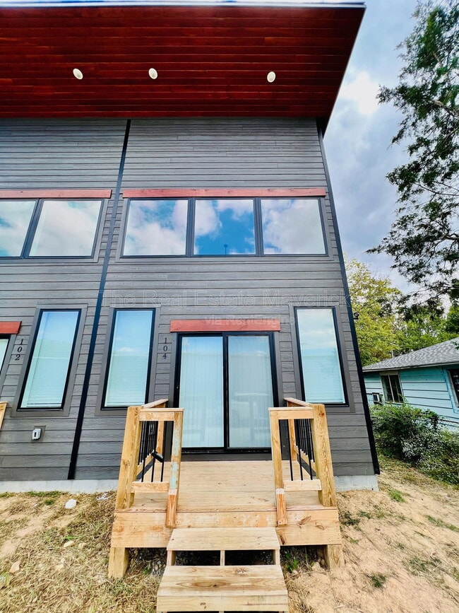 Building Photo - 1904 S Holly St