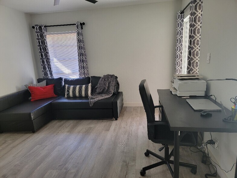 Building Photo - 2056 Sunset Point Rd