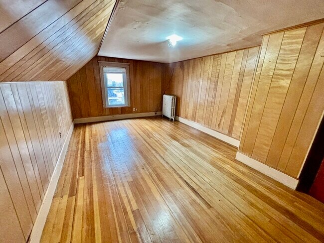 Building Photo - 19 Forest Ave