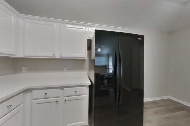 Building Photo - 24307 Hard Wood Dr
