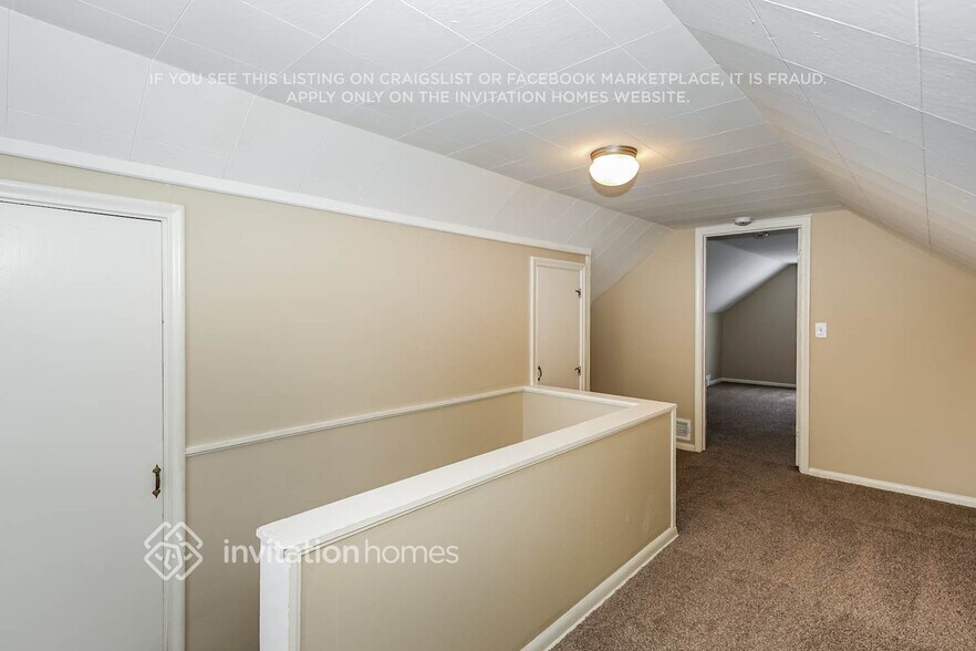 Building Photo - 1160 Kennard St N