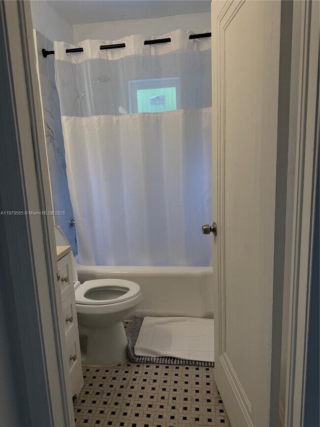 Building Photo - 27 NW 44th St