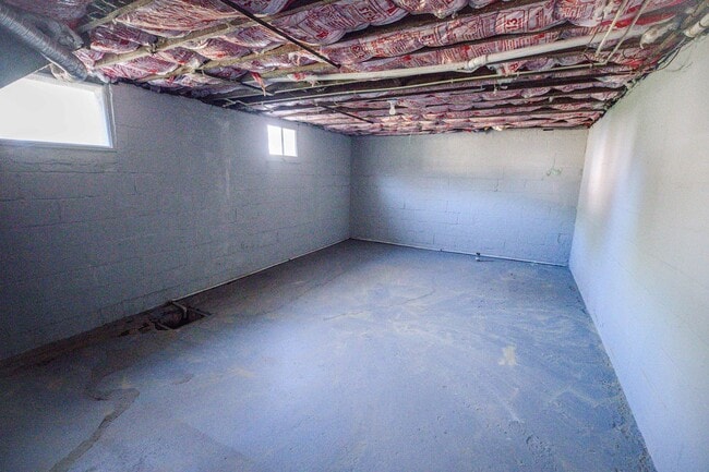 Building Photo - Spacious and Beautidul Four Bedroom Home!