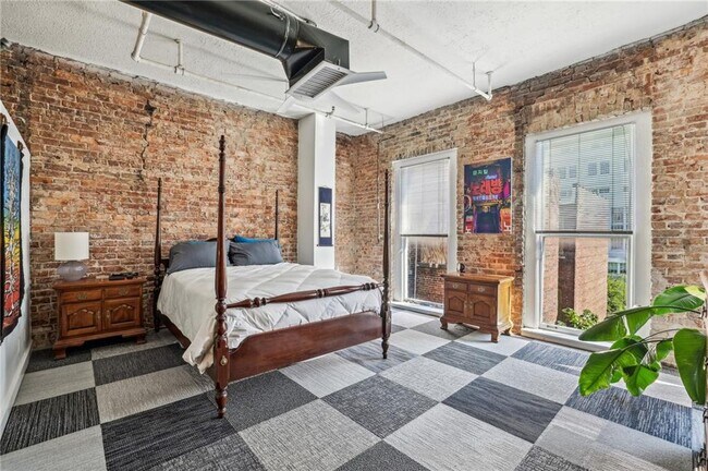 Building Photo - 215 Mitchell St SW