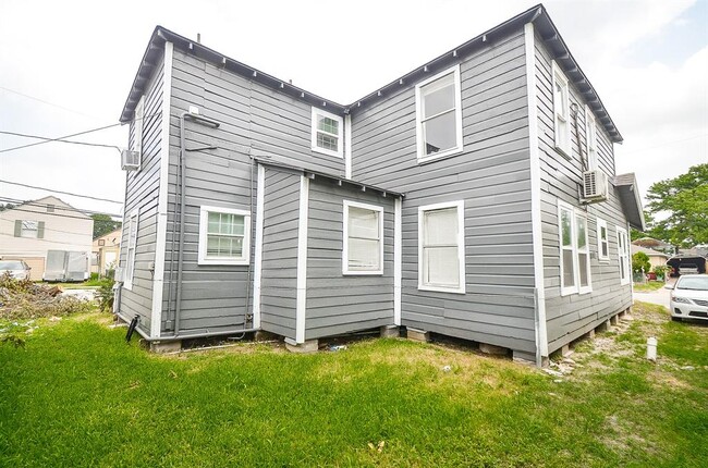 Building Photo - 1401 Collier St