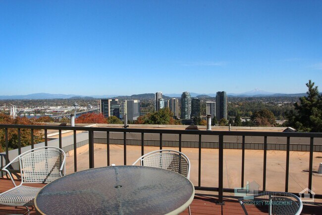 Building Photo - Condo Near OHSU with Huge Deck, Stunning Views and Parking