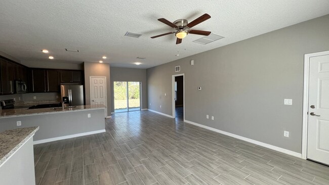 Building Photo - Spacious 3BD/2BA Palm Bay Home – Modern Comfort & Great Location!
