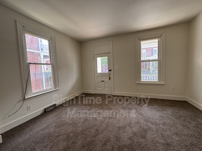 Building Photo - 627 N Mulberry St