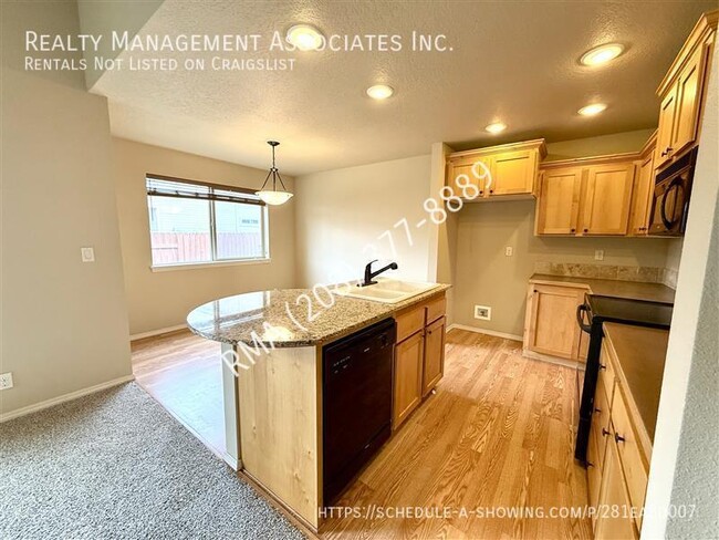 Building Photo - 2621 N Larchmont Ave