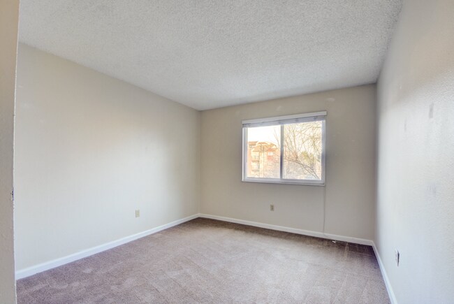 Building Photo - 2BR/2BA Charming Condo in Denver!