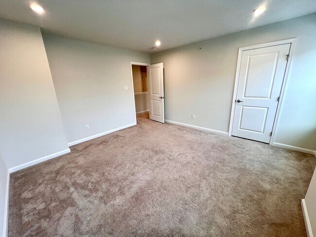 Building Photo - 3 Bed 3 Bath- Mars PA