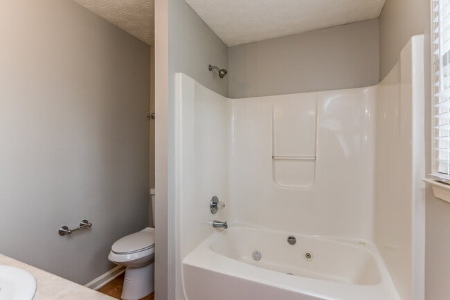 Building Photo - 157 Aztec Way SE