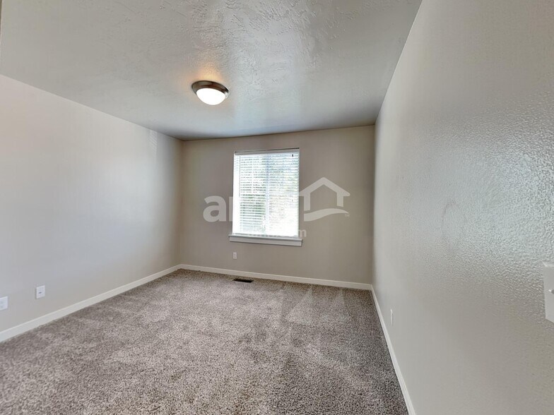 Building Photo - 9860 W Mossywood Dr