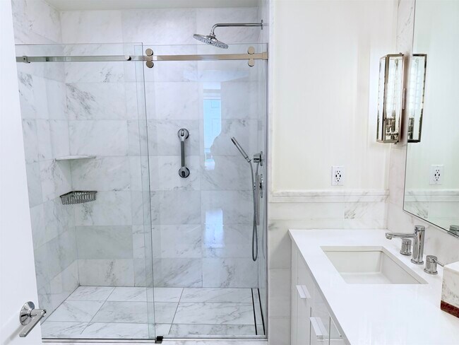 Building Photo - 9 Ave at Port Imperial