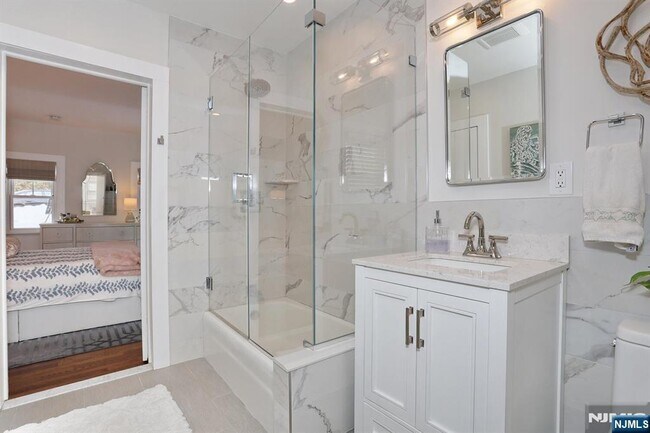 Building Photo - 2 Maysenger Rd