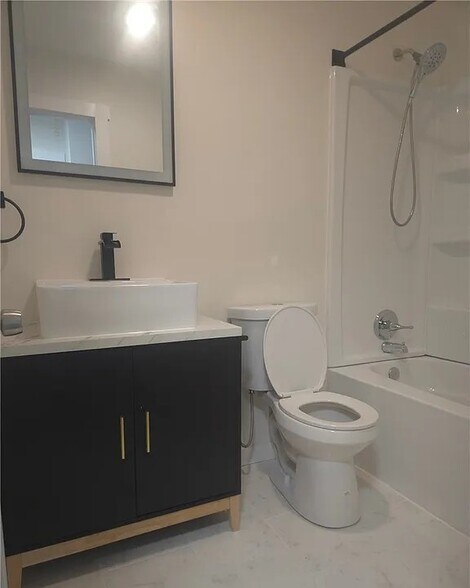 Building Photo - 3668 Castano Dr