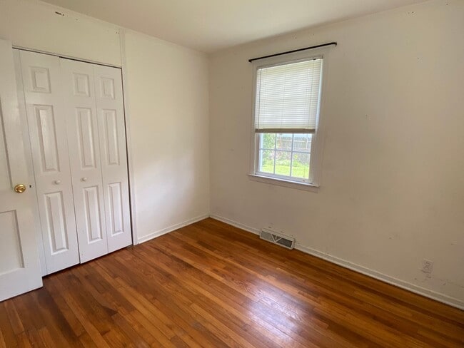 Building Photo - Three Beds, One Bath in Highland Springs. ...