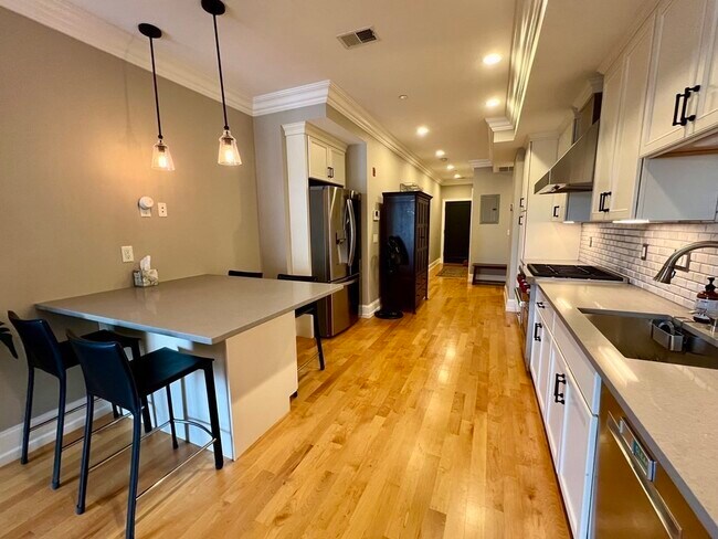 Building Photo - 37 P St