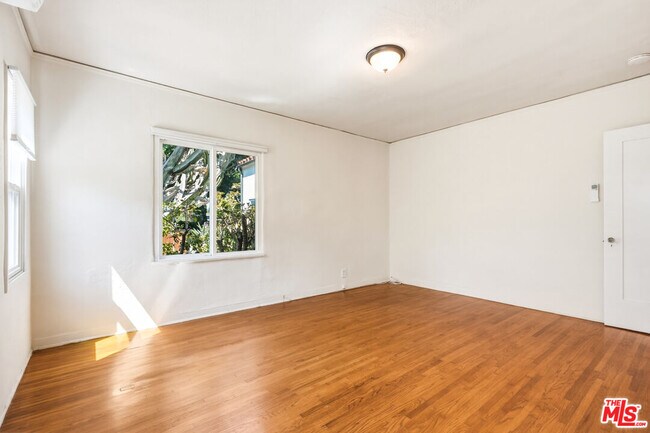 Building Photo - 2613 Cloverfield Blvd
