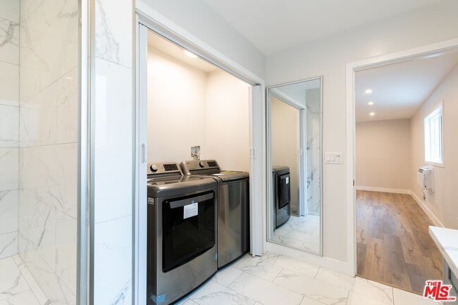 Building Photo - 3872 Bentley Ave