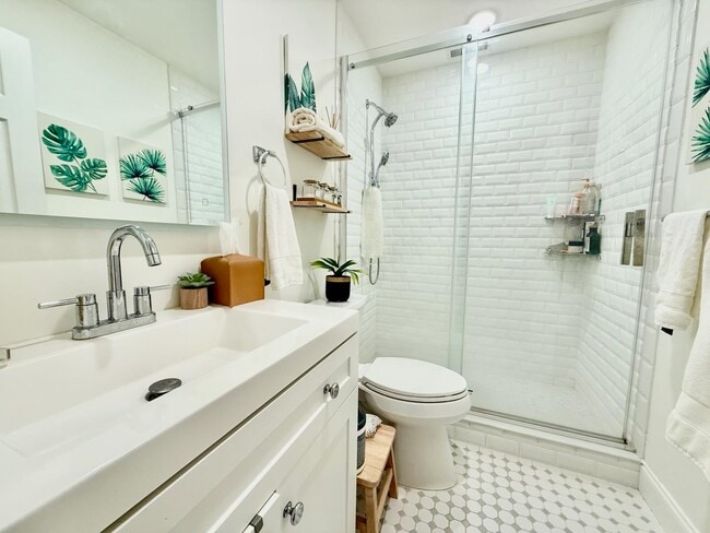 Building Photo - 267 GATES Ave