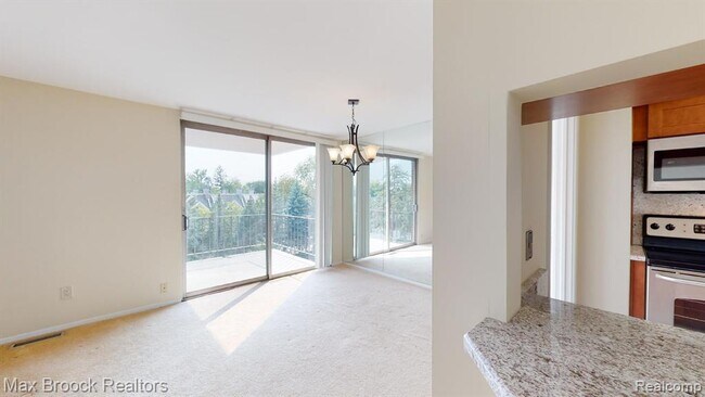 Building Photo - 600 W Brown St