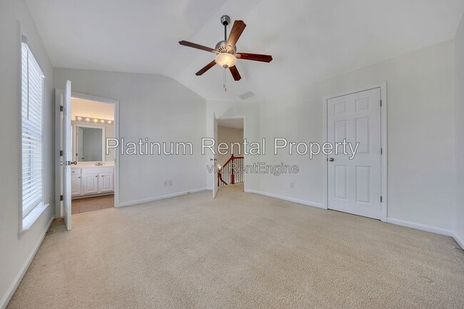 Building Photo - 221 Balaban Cir