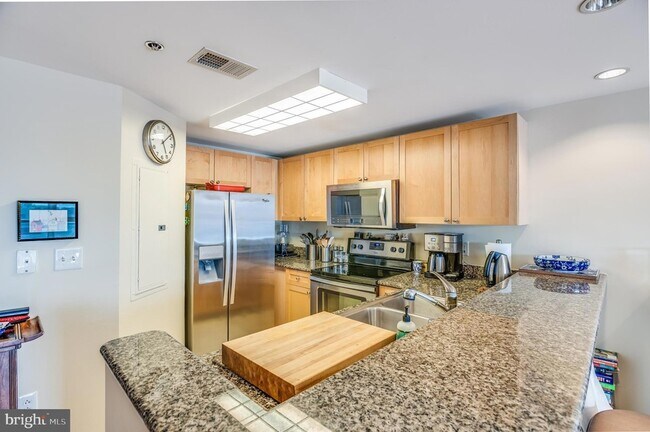 Building Photo - 777 7th St NW