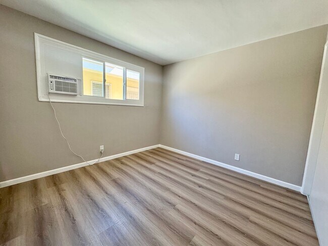 Building Photo - 337 Rexford Dr