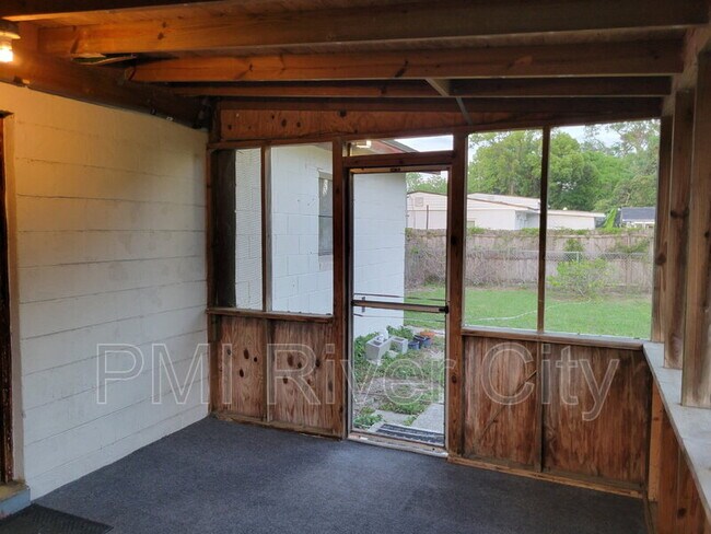 Building Photo - 2916 Rainbow Rd
