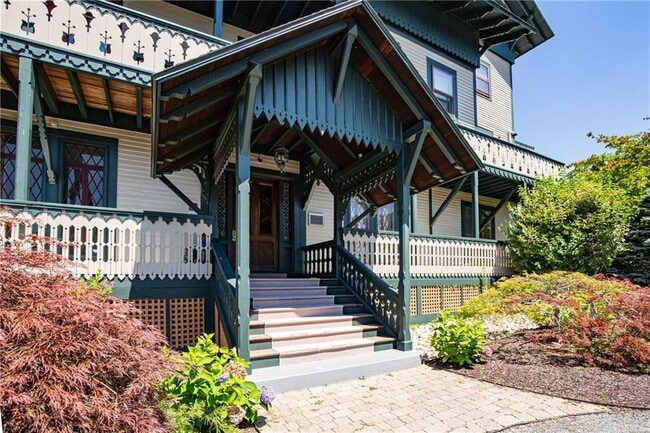 Building Photo - 35 Chastellux Ave