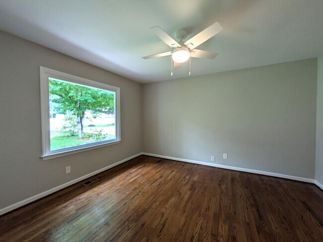 Building Photo - 929 Greenbriar Dr