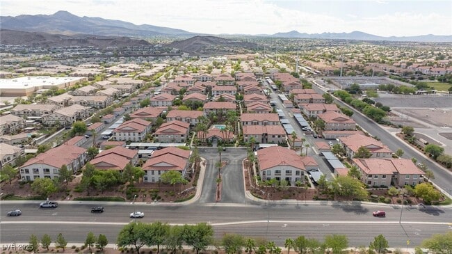 Building Photo - 2305 W Horizon Ridge Pkwy
