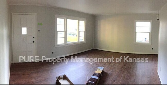 Building Photo - 3216 SW Sena Dr