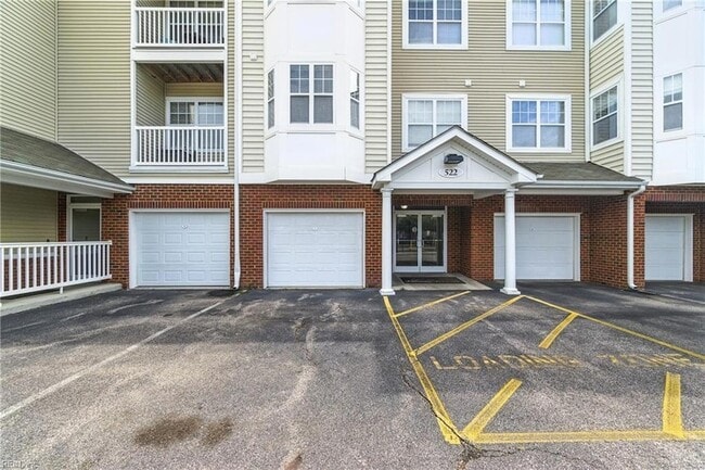 Building Photo - 522 Knolls Dr