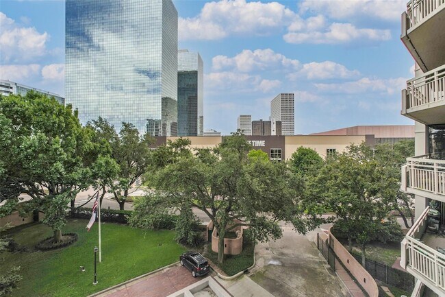 Building Photo - 15 Greenway Plz