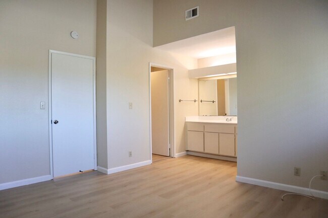Building Photo - Splendid 3-bedroom home + Bonus Loft located in Fremont! – New flooring!