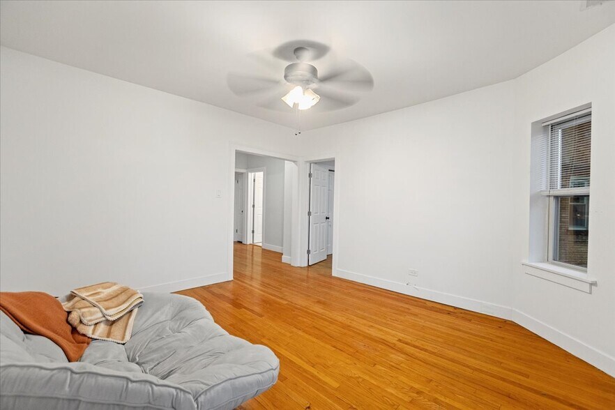 Building Photo - 4055 N Spaulding Ave