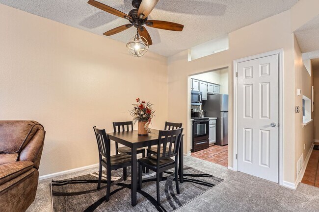 Building Photo - 2 BDR Near Boulder Country Club