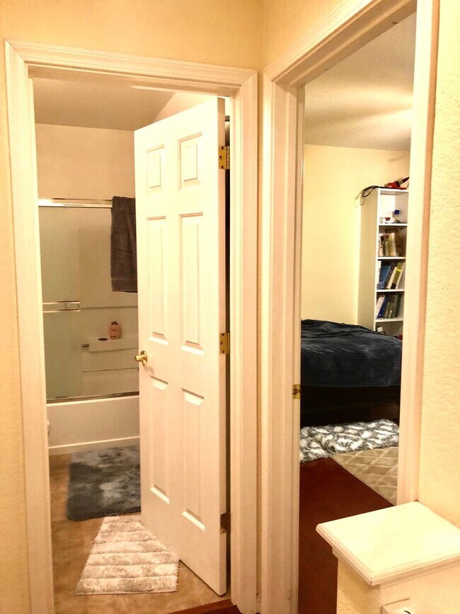 Building Photo - Davis - Centrally Located Home