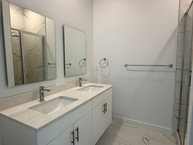 Building Photo - 368 Famagusta Dr